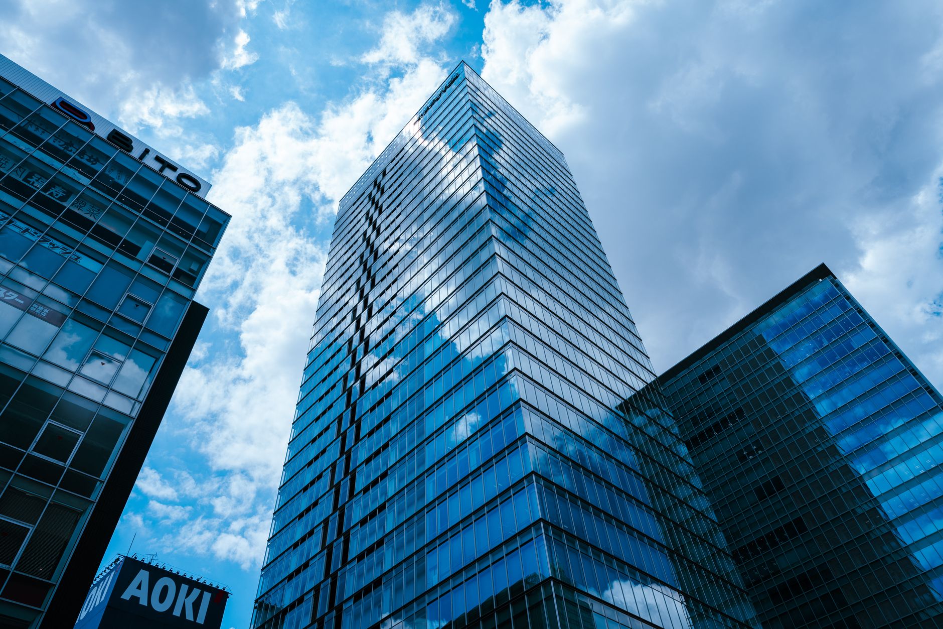 modern skyscrapers in tokyo japan